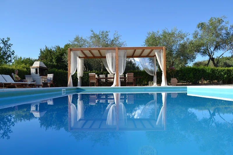 Luxury pool 2